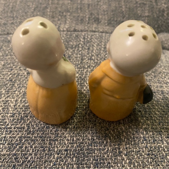 Vintage Ceramic Salt and Pepper Shakers - Picture 4 of 4